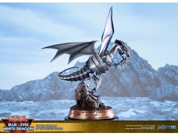 Statua Yu-Gi-Oh! Drago Bianco Occhi Blu Silver Edition in PVC dipinto a mano da First 4 Figures 2