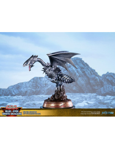 Statua in PVC del Drago Bianco Occhi Blu, edizione argento First 4 Figures per collezionisti