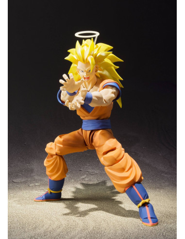 S.H.Figuarts Super Saiyan 3 Son Goku – Three interchangeable facial expressions included in the box
