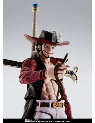 Figura Dracule Mihawk S.H.Figuarts One Piece, il più grande spadaccino del mondo in scala collector