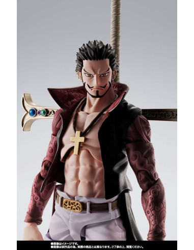 Occhio di Falco Mihawk in versione S.H.Figuarts, action figure ufficiale One Piece ad alta fedeltà