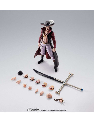 Collezione S.H.Figuarts One Piece: Dracule Mihawk, il maestro della spada riprodotto in ogni dettaglio