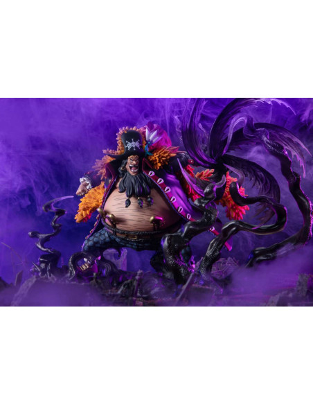 Blackbeard Kurouzu collectible statue from the Figuarts Zero line with dynamic cloak