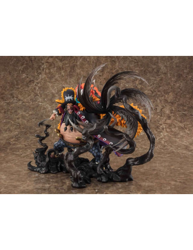 Marshall D. Teach Figuarts Zero che scatena il Vortice dell'Oscurità del frutto Yami Yami