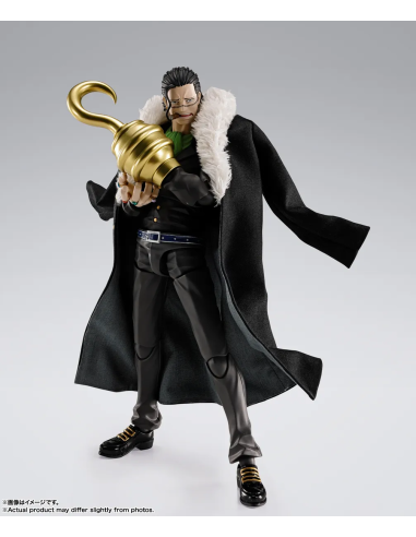 S.H.Figuarts Sir Crocodile Marineford One Piece – Dettaglio scultura con mantello in tessuto e gancio dorato