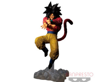 Son Goku Super Saiyan 4 da Dragon Ball GT, una figura dettagliata in PVC alta circa 17 cm.