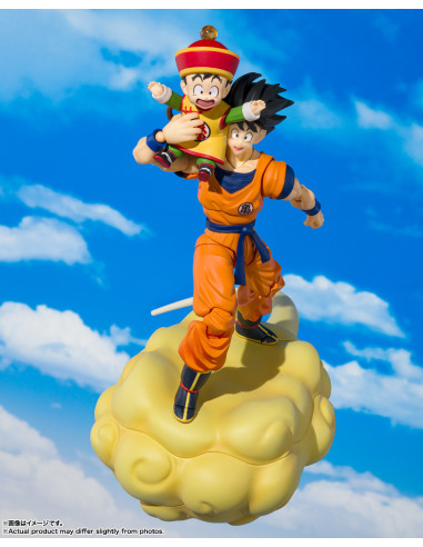 Relive iconic Dragon Ball Z moments with this S.H.Figuarts Son Goku & Son Gohan Kid Kintoun figure. Approximately 14 cm.