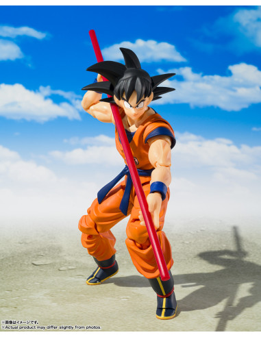 The Dragon Ball S.H.Figuarts Son Goku & Son Gohan Kid Kintoun captures the duo's classic adventure. Fully poseable.