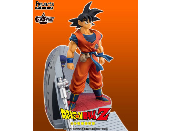 Witness the power of Son Goku from Dragon Ball Z, captured in this dynamic Figuarts Zero collectible.