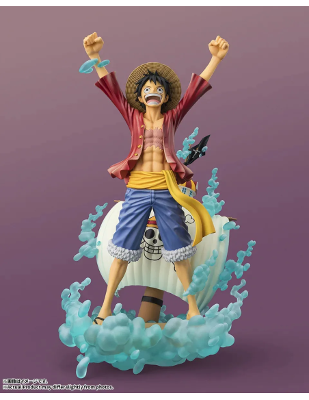 Celebra l'avventura con questa statua di Monkey D. Luffy dalla serie One Piece, in PVC.