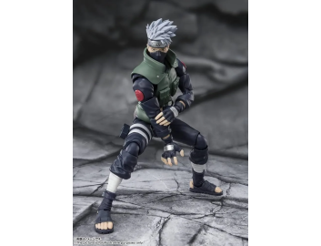 Kakashi Hatake di Naruto, un pezzo da collezione S.H.Figuarts in PVC da 15 cm.