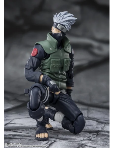 Dalla serie Naruto, l'action figure di Kakashi Hatake, alta circa 15 cm in PVC.
