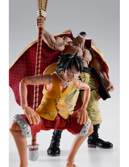 Un'action figure S.H.Figuarts di One Piece dedicata a Barbabianca, con materiali di qualità.