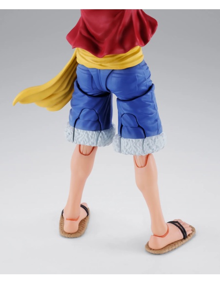 Celebra il mondo di One Piece con questa action figure di Monkey D.Luffy, parte della linea S.H.Figuarts.